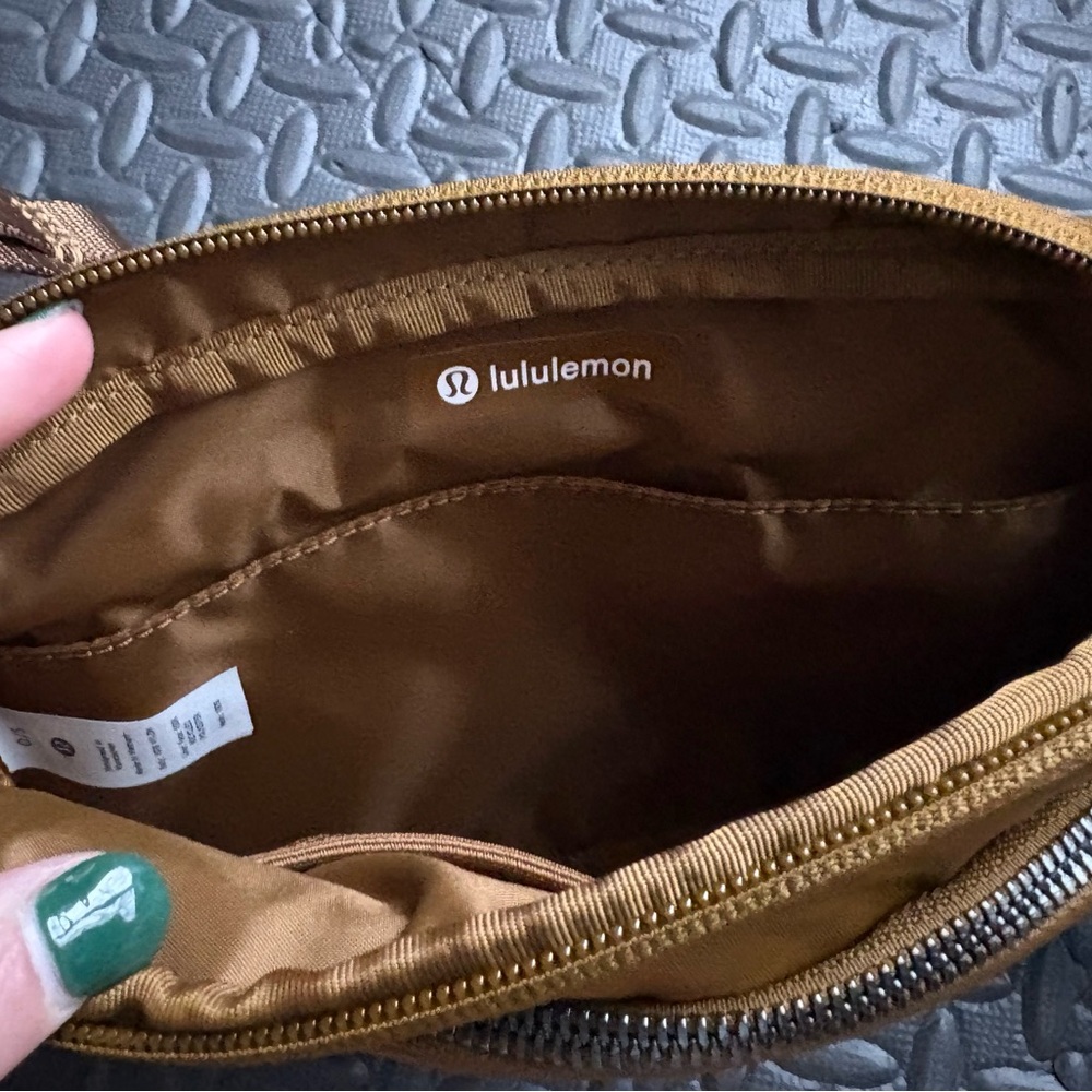 Lululemon City Adventurer Crossbody NWT - Picture 6 of 7